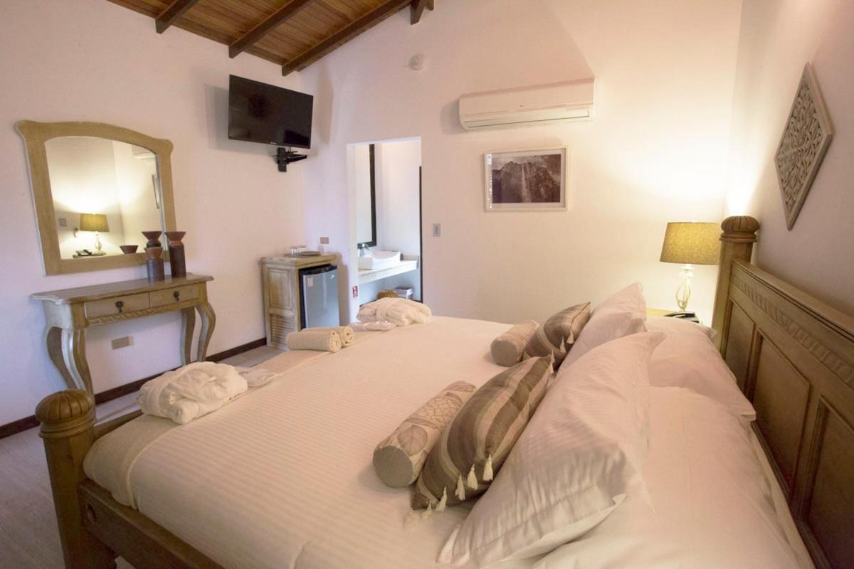 Ara Meru Lodge Canaima Exterior photo